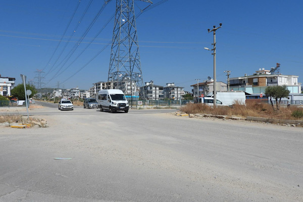 Kepez Şelale Mahallesi’nde yol çalışması sürüyor Kepez Şelale Mahallesi’nde yol çalışması sürüyor