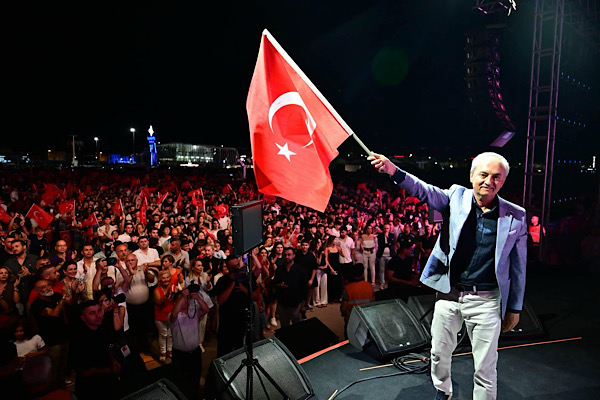 Kepez’de 30 Ağustos Zafer Bayramı etkinliklerle kutlandı Kepez’de 30 Ağustos Zafer Bayramı etkinliklerle kutlandı