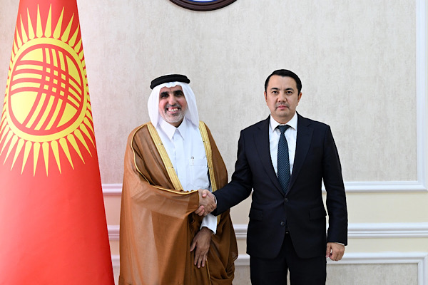 Kırgızistan Yüksek Konseyi Başkanı Mamataliev, Katar Büyükelçisi ile görüştü