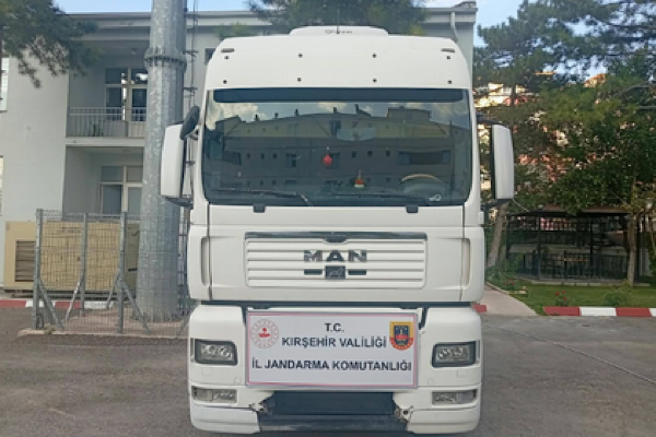 Kırşehir'de şasesi değiştirilen tır yol kontrolünde yakalandı Kırşehir'de şasesi değiştirilen tır yol kontrolünde yakalandı