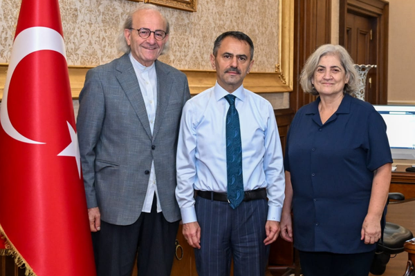Kocaeli Bölge Tiyatrosu yöneticilerinden Vali Aktaş’a ziyaret Kocaeli Bölge Tiyatrosu yöneticilerinden Vali Aktaş’a ziyaret
