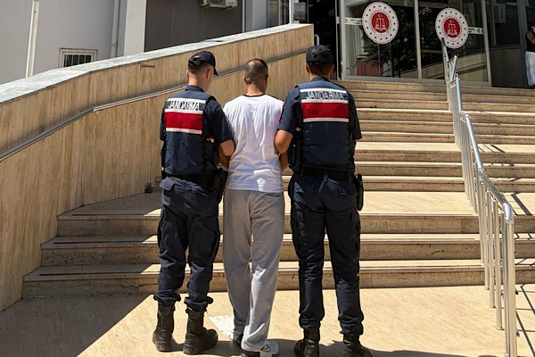 Kocaeli'de 16 yıl 4 ay hapis cezasıyla aranan şüpheli yakalandı Kocaeli'de 16 yıl 4 ay hapis cezasıyla aranan şüpheli yakalandı