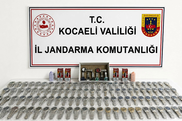 Kocaeli’de 4,5 milyon TL değerinde kaçak kol saati ele geçirildi Kocaeli’de 4,5 milyon TL değerinde kaçak kol saati ele geçirildi