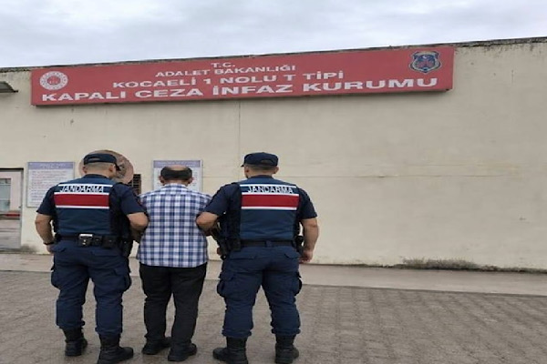 Kocaeli'de 8 yıl 4 ay hapis cezasıyla aranan kişi yakalandı Kocaeli'de 8 yıl 4 ay hapis cezasıyla aranan kişi yakalandı