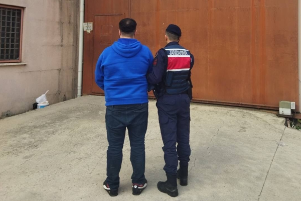Kocaeli'de hakkında 13 yıl hapis cezası bulunan şahıs yakalandı Kocaeli'de hakkında 13 yıl hapis cezası bulunan şahıs yakalandı