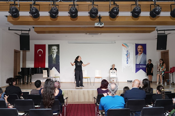 Konyaaltı'nda iki tiyatro oyunu sahnelendi