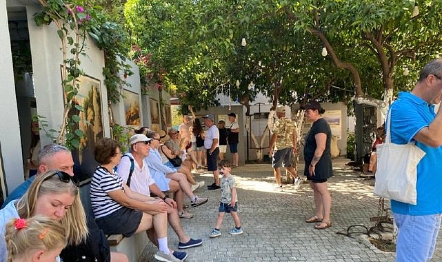 Kültür Evi'ne ziyaretçi akını sürüyor Kültür Evi'ne ziyaretçi akını sürüyor
