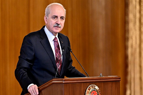 Kurtulmuş: Mehmetçiklerimizi kabirleri başında saygıyla ve hürmetle yad ettik