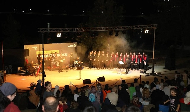 Kurtuluş Coşkusu Gençlik Korosu Konseriyle Yeniceköy'e Taşındı