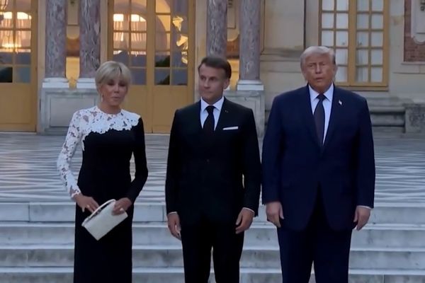 Macron, Trump’ı Versailles Sarayı’nda ağırladı Macron, Trump’ı Versailles Sarayı’nda ağırladı