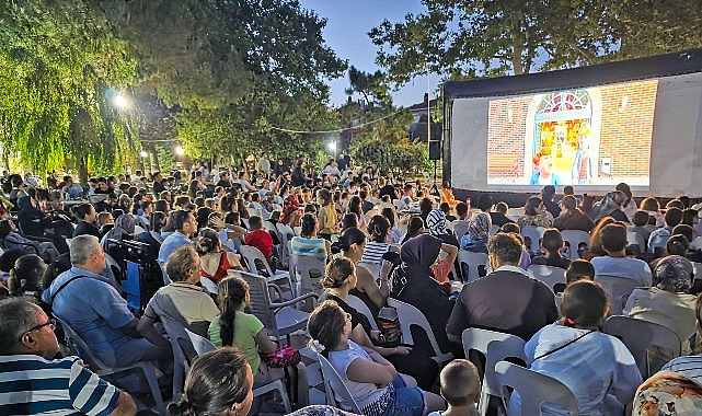 Malkara'da Yaz Akşamları "Açık Hava Sinema Geceleri" ile Renklendi: Binlerce Çocuk Sinema Keyfi Yaşadı