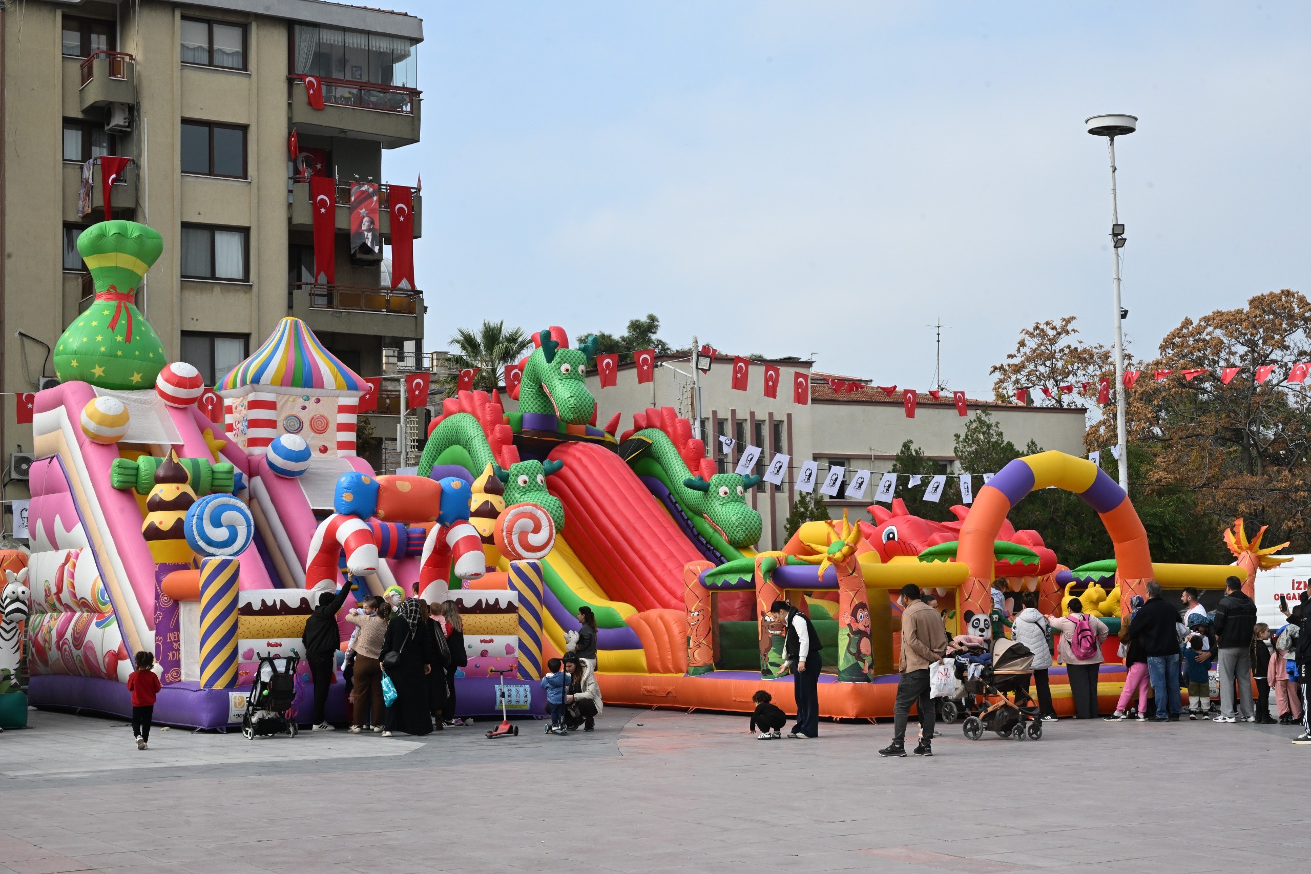 Manisa'dan çocuklara özel Cumhuriyet şenliği Manisa'dan çocuklara özel Cumhuriyet şenliği
