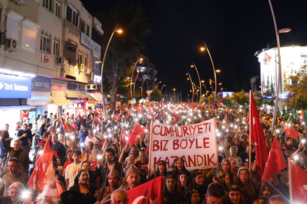 Marmaris’te 30 Ağustos Zafer Bayramı söyleşi, fener alayı ve konserle kutlanacak