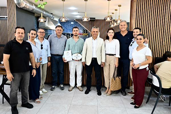 Muratpaşa’da 3 işletmeye gıda güvenliği ve hijyen sertifikası verildi
