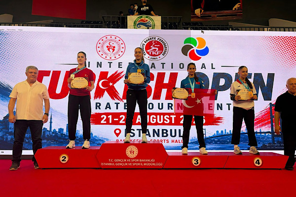 Naz Kayadere, Turkish Open Karate Turnuvası’nda şampiyon oldu Naz Kayadere, Turkish Open Karate Turnuvası’nda şampiyon oldu