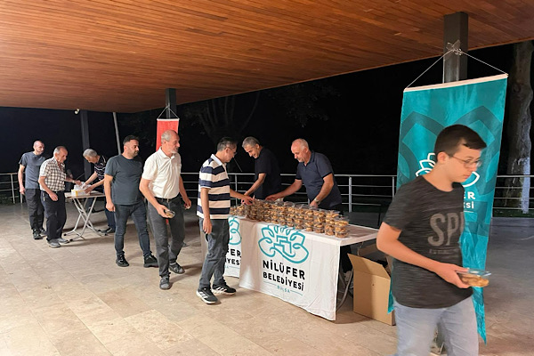 Nilüfer’de Mevlid Kandili dolayısıyla 6 bin 500 kandil simidi dağıtıldı Nilüfer’de Mevlid Kandili dolayısıyla 6 bin 500 kandil simidi dağıtıldı