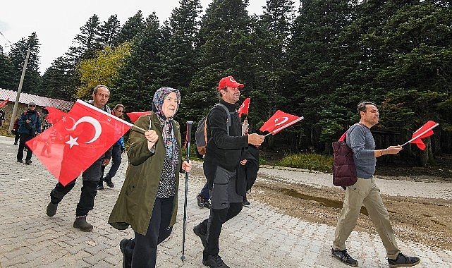 Osmangazi Belediyesi'nden Uludağ'da Cumhuriyet Yürüyüşü