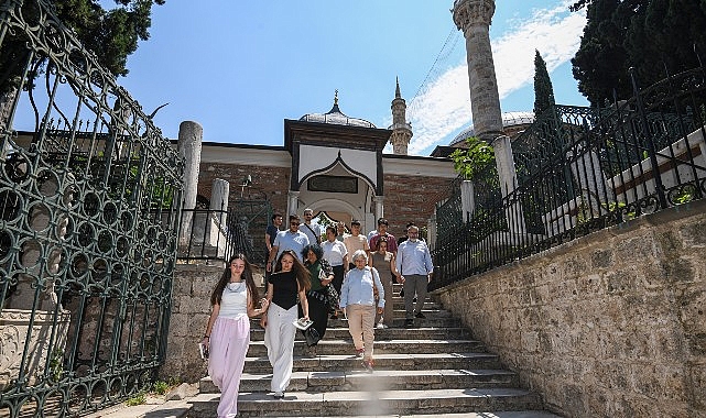 Osmangazi'de Gençler Tanpınar'ın İzinde Bursa'yı Keşfetti