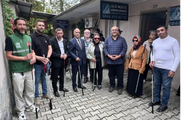 Osmaniye'de görme engellilere baston desteği