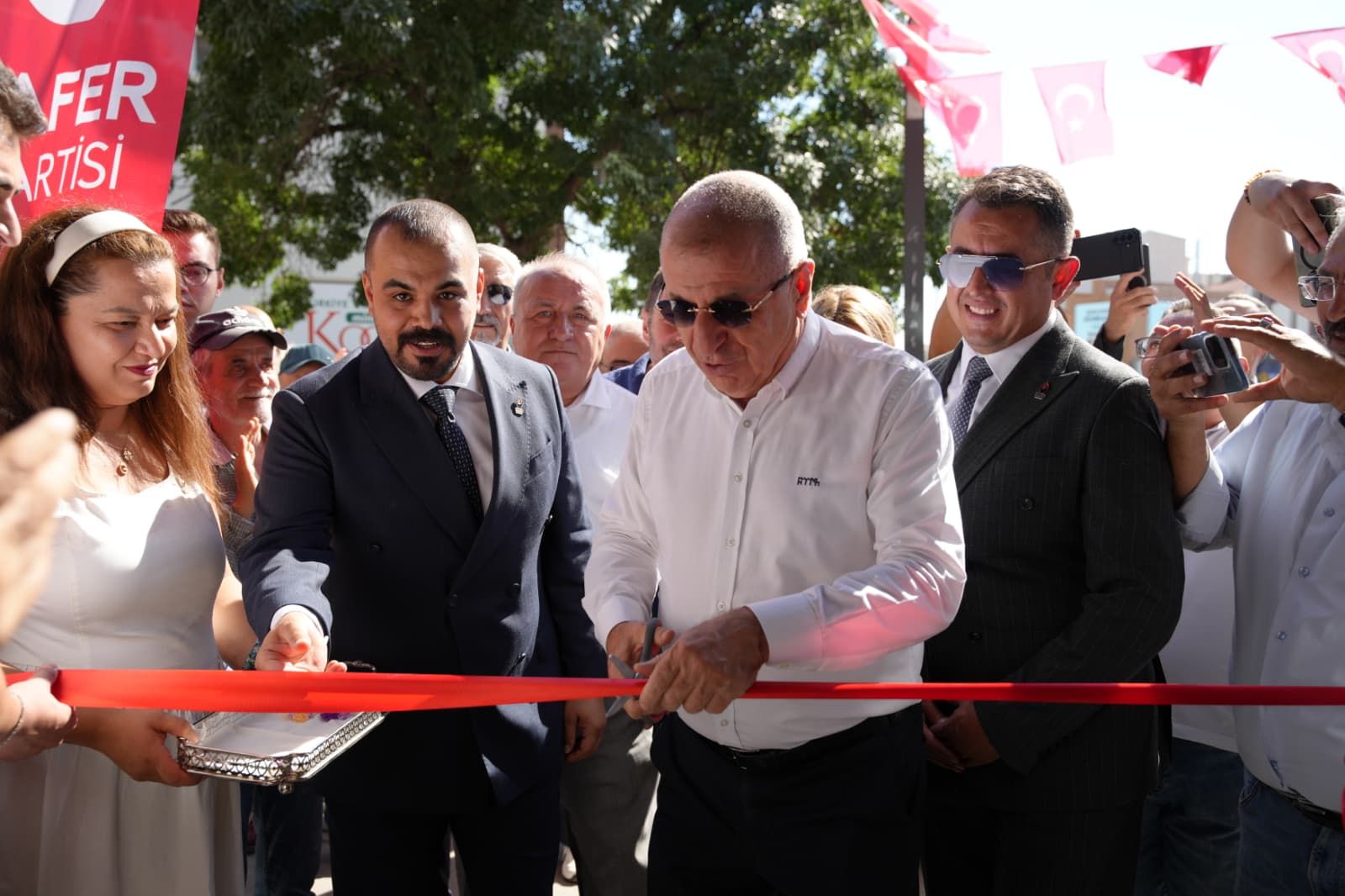 Özdağ, Zafer Partisi Gölbaşı İlçe Başkanlığı’nın açılışını gerçekleştirdi Özdağ, Zafer Partisi Gölbaşı İlçe Başkanlığı’nın açılışını gerçekleştirdi
