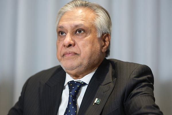 Pakistan Dışişleri Bakanı Dar ve Norveç Dışişleri Bakanı Eide ortak basın açıklaması yaptı Pakistan Dışişleri Bakanı Dar ve Norveç Dışişleri Bakanı Eide ortak basın açıklaması yaptı