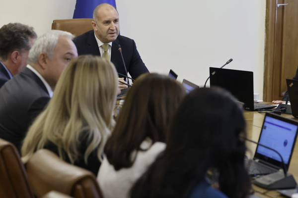 Radev: Bulgaristan, AB fonlarında önemli ilerleme kaydetti Radev: Bulgaristan, AB fonlarında önemli ilerleme kaydetti