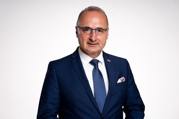 Radman, Ürdün Dışişleri Bakanı Safadi ile görüştü Radman, Ürdün Dışişleri Bakanı Safadi ile görüştü