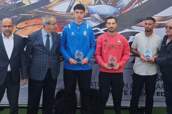Ramazan Yılmaz’a Konya ASKF’den “Yılın Sporcusu” ödülü Ramazan Yılmaz’a Konya ASKF’den “Yılın Sporcusu” ödülü