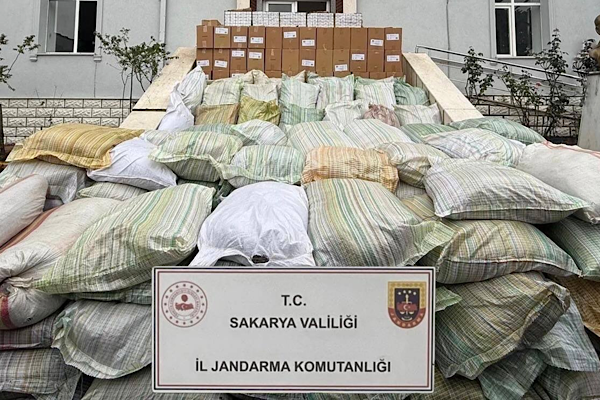 Sakarya’da 3 milyon TL değerinde kaçak tütün ve makaron ele geçirildi Sakarya’da 3 milyon TL değerinde kaçak tütün ve makaron ele geçirildi