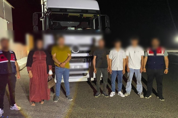 Şanlıurfa’da 143 düzensiz göçmen hakkında adli işlem başlatıldı Şanlıurfa’da 143 düzensiz göçmen hakkında adli işlem başlatıldı