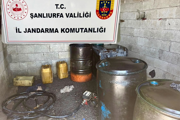 Şanlıurfa'da 1650 litre kaçak akaryakıt ele geçirildi Şanlıurfa'da 1650 litre kaçak akaryakıt ele geçirildi