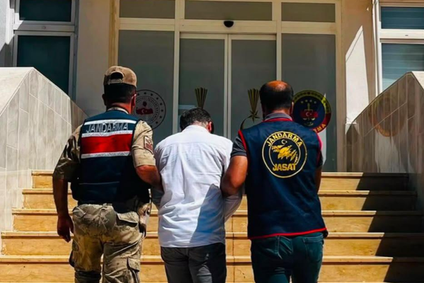 Şanlıurfa'da FETÖ'den 5 yıl hapis cezası bulunan kişi yakalandı Şanlıurfa'da FETÖ'den 5 yıl hapis cezası bulunan kişi yakalandı