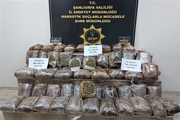 Şanlıurfa’da yolcu otobüsünde 39 kilo 700 gram skunk ele geçirildi Şanlıurfa’da yolcu otobüsünde 39 kilo 700 gram skunk ele geçirildi