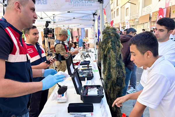Sason Festivali'nde jandarmadan bilgilendirme ve teçhizat sergisi Sason Festivali'nde jandarmadan bilgilendirme ve teçhizat sergisi
