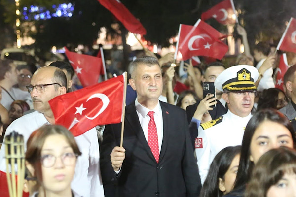 Sezer: İstiklal mücadelemizin bütün kahramanlarını şükranla yad ediyorum