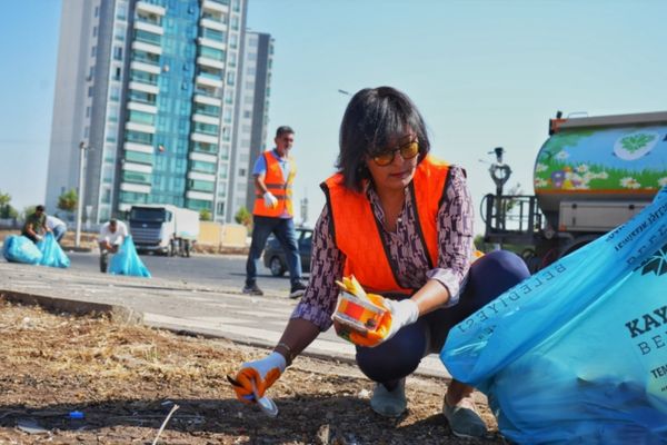 Stadyum çevresinde kapsamlı temizlik Stadyum çevresinde kapsamlı temizlik