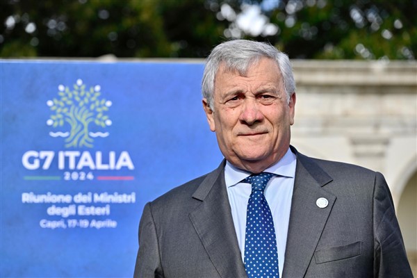 Tajani, "Carabinieri Diplomasi ile Buluşuyor" projesinin kapanış oturumuna katıldı