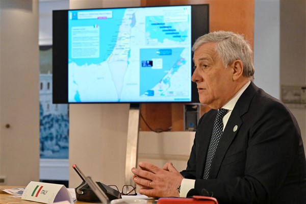 Tajani: Q8 de akaryakıt fiyatlarına tavan uygulamasına katıldı Tajani: Q8 de akaryakıt fiyatlarına tavan uygulamasına katıldı