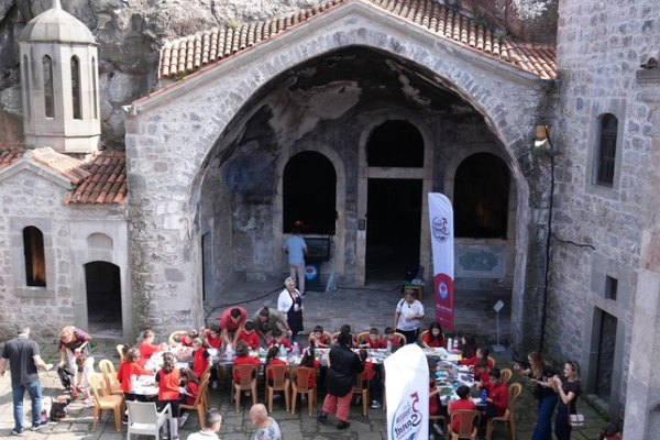 Trabzon’da genç yetenekler profesyonel sanatçılarla buluştu Trabzon’da genç yetenekler profesyonel sanatçılarla buluştu