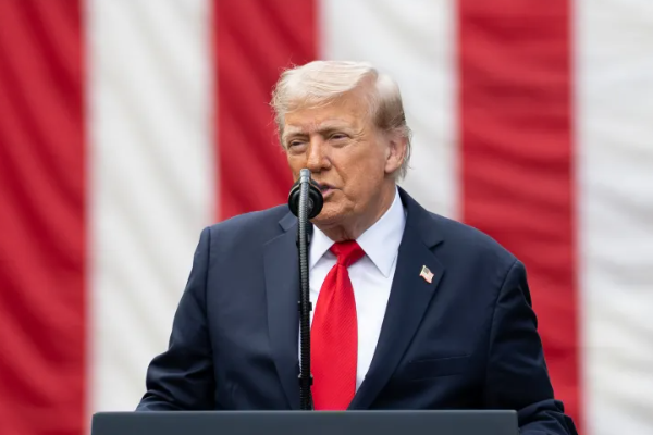 Trump: Radikal Sol çılgınlar ve komünistler dahil olmak üzere herkese mutlu işçi bayramı Trump: Radikal Sol çılgınlar ve komünistler dahil olmak üzere herkese mutlu işçi bayramı