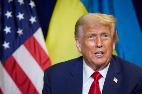 Trump: Tahrip edilen yansıtma havuzu hemen onarılacak Trump: Tahrip edilen yansıtma havuzu hemen onarılacak