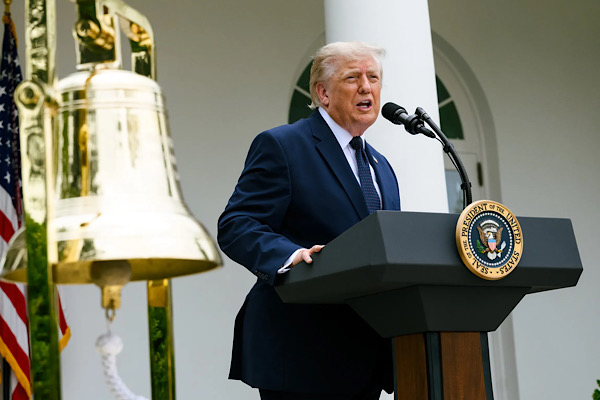 Trump: Xi ve Peng'i Beyaz Saray'da ağırlamaktan memnuniyet duyuyorum Trump: Xi ve Peng'i Beyaz Saray'da ağırlamaktan memnuniyet duyuyorum