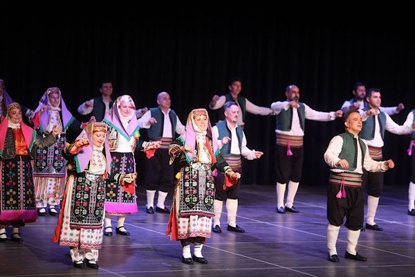 TUBİL Halk Dansları Topluluğu’ndan yıl sonu gösterisi TUBİL Halk Dansları Topluluğu’ndan yıl sonu gösterisi