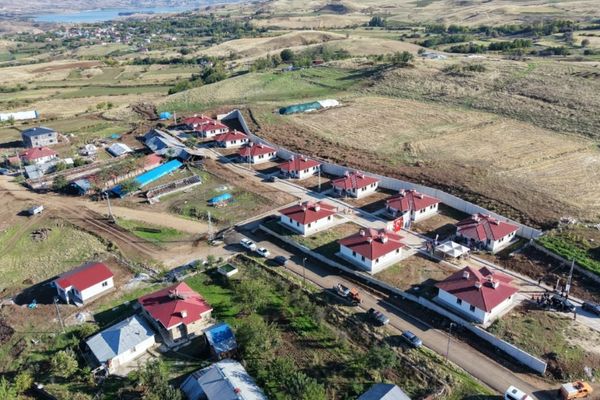 Tunceli’de Burmageçit Köyü’nde 11 kırsal konutun anahtarı teslim edildi Tunceli’de Burmageçit Köyü’nde 11 kırsal konutun anahtarı teslim edildi