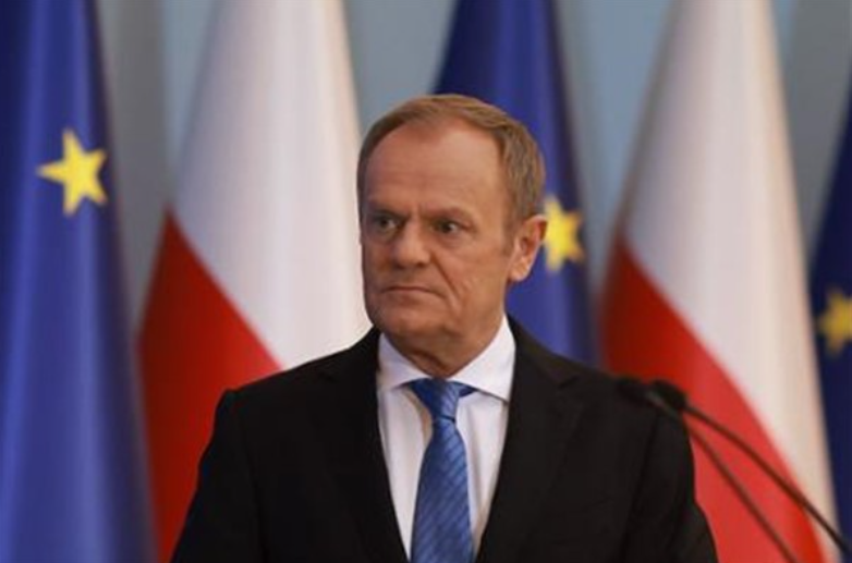 Tusk: Andrzej Domanski siyasi saldırılar yerine başbakan yardımcılığını hak ediyor Tusk: Andrzej Domanski siyasi saldırılar yerine başbakan yardımcılığını hak ediyor