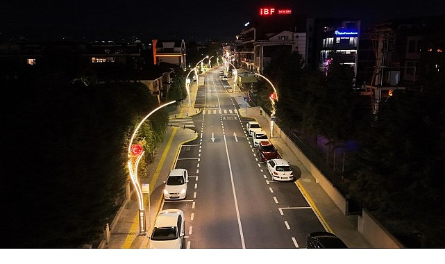 Uçak pistine dönen cadde esnafından Büyükakın'a teşekkür