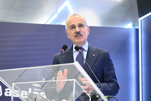 Uraloğlu, AK Parti heyetiyle Bakanlıkta görüştü Uraloğlu, AK Parti heyetiyle Bakanlıkta görüştü