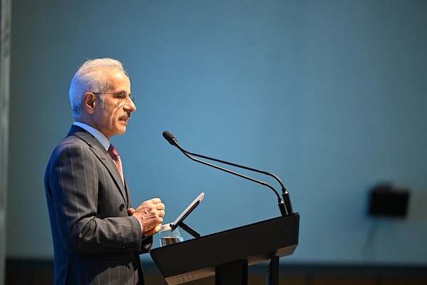 Uraloğlu, Irak Ulaştırma Bakanı el-Haseni ile bir araya geldi