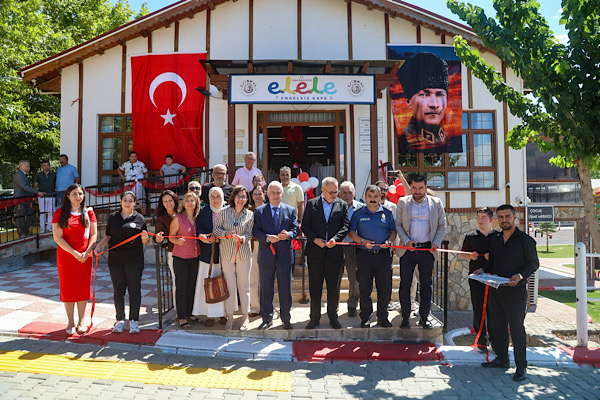 Uşak’ta El Ele Kafe hizmete açıldı