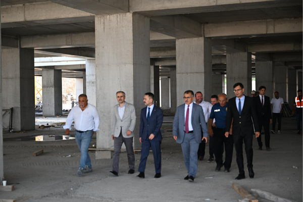 Vali Aktaş, Çayırova'daki yatırımları inceledi Vali Aktaş, Çayırova'daki yatırımları inceledi